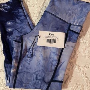 Zyia Active Navy Hendrix Light n Tight Capri
